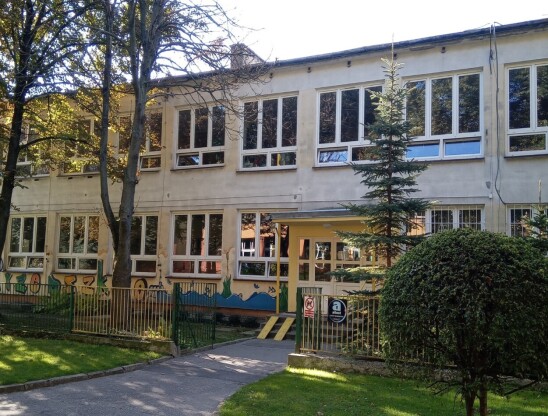 Zdjęcie przedstawia budynek Przedszkola nr 50 w Lublinie od frontu